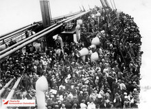 Auswanderer an Deck, Foto um 1910