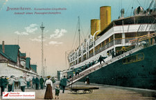 Emigrant ship at the quay 1910