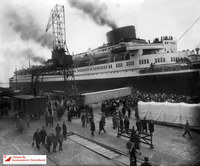 Der Schnelldampfer "EUROPA" an der Bremerhavener Columbuskaje, Foto von 1938